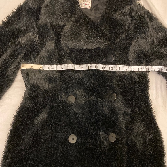 Elegant Black Teddy Jacket - Picture 8 of 10